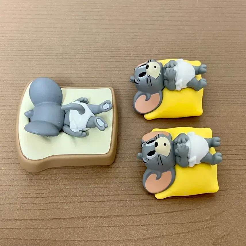 [BUNJANG] Tom and Jerry "Tuffy" Gachapon Bundle Set: Bread Cushion Pillow and Figures / 일괄) 톰과제리 터피 가득 가챠 피규어 식빵 쿠션 베개 타피 캡슐토이