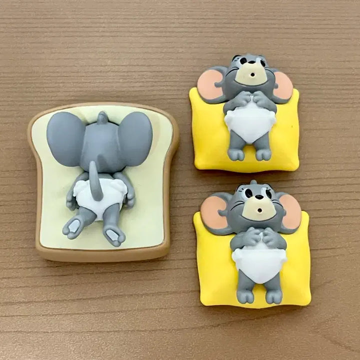 [BUNJANG] Tom and Jerry "Tuffy" Gachapon Bundle Set: Bread Cushion Pillow and Figures / 일괄) 톰과제리 터피 가득 가챠 피규어 식빵 쿠션 베개 타피 캡슐토이