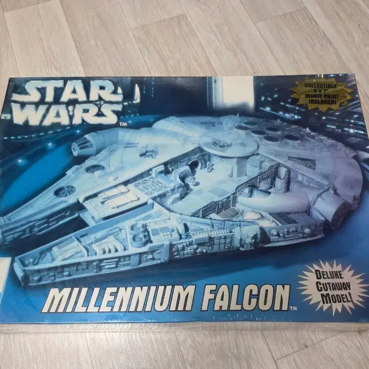[BUNJANG] Star Wars Millennium Falcon Deluxe Cutaway Model / 스타워즈 밀레니엄 팔콘 디럭스 커터웨이 모델