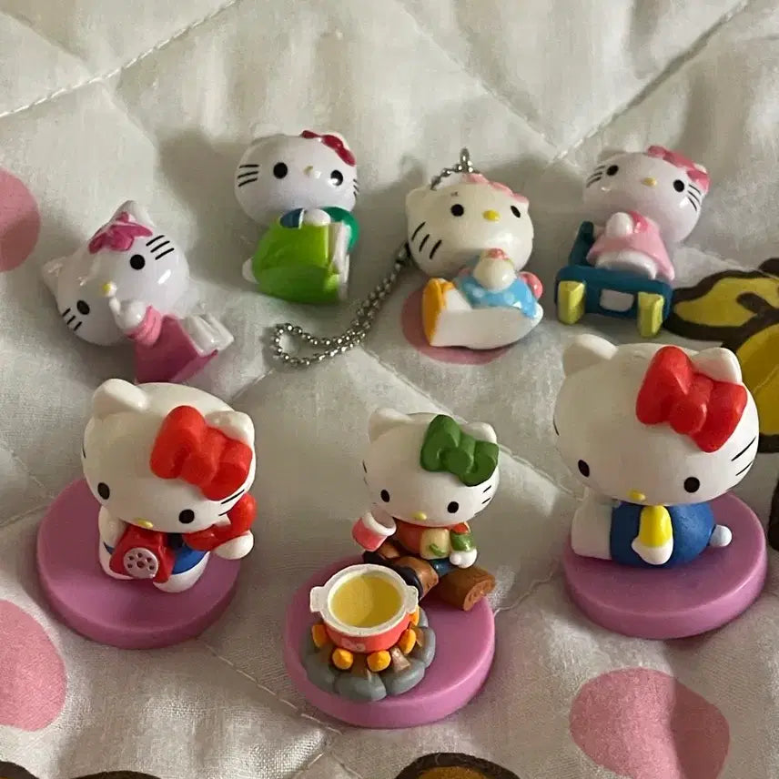 [BUNJANG] Vintage Hello Kitty Figure Choco Egg Figure / 고전 헬로키티 피규어 초코에그 피규어