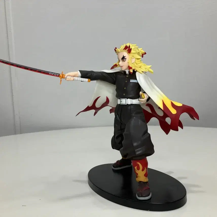 [BUNJANG] Demon Slayer Kyojuro Rengoku Unsealed Figure / [개봉] 귀멸의 칼날 렌고쿠 쿄주로 피규어