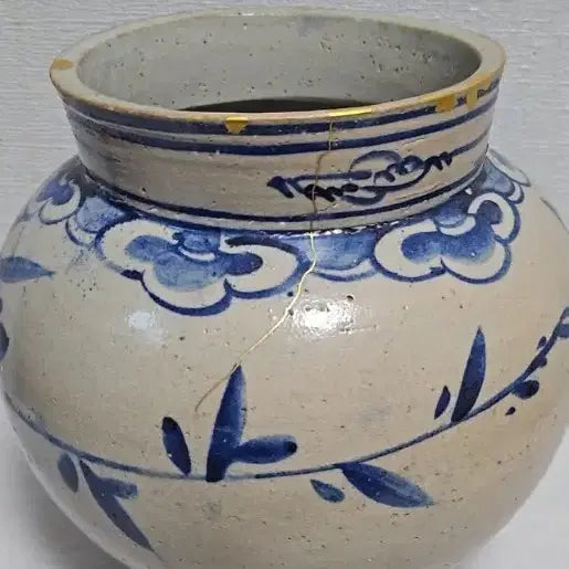 [BUNJANG] Joseon Dynasty Celadon Porcelain Vase with Grapes and Bats Motif / 옛날 조선 시대 청화백자 불수문호 도자기 금수리   조선백자 조선도자기