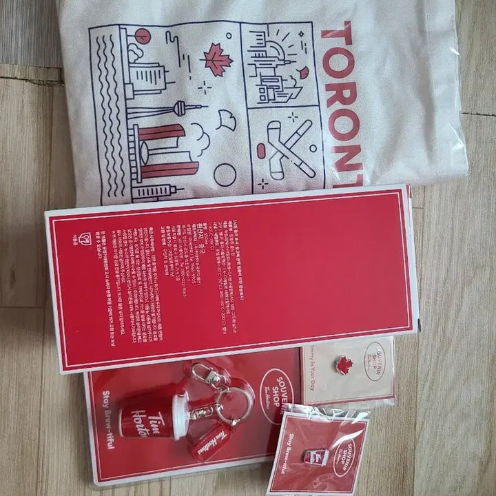 [BUNJANG] Tim Hortons Toronto Tote Bag, Cold Cup Keychain, &amp; Maple Leaf Pin Set / 팀홀튼 토론토 토트백 콜드컵 키링 뱃지