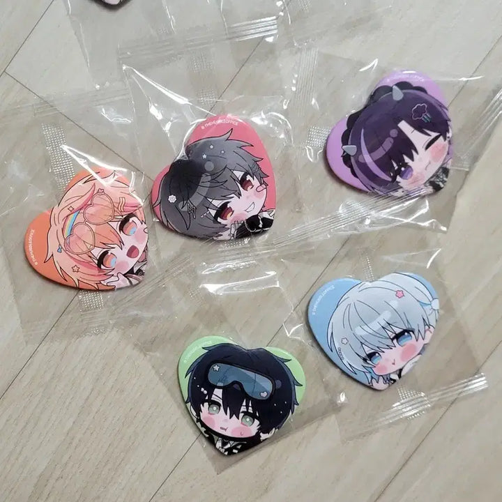 [BUNJANG] Scythism Winter Pop-up Exclusive Heart Can Badge Set / 스코시즘 겨울팝업 구매특전 하트캔뱃지 전멤버 일괄