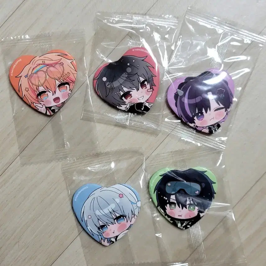 [BUNJANG] Scythism Winter Pop-up Exclusive Heart Can Badge Set / 스코시즘 겨울팝업 구매특전 하트캔뱃지 전멤버 일괄