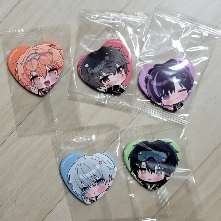 [BUNJANG] Scythism Winter Pop-up Exclusive Heart Can Badge Set / 스코시즘 겨울팝업 구매특전 하트캔뱃지 전멤버 일괄