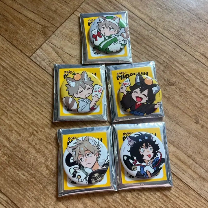[BUNJANG] Etrange Beach &amp; Etrange Spring Breeze Can Badges (Set of 5) / 해변의 에트랑제 봄바람의 에트랑제 캔뱃지 5종 일괄