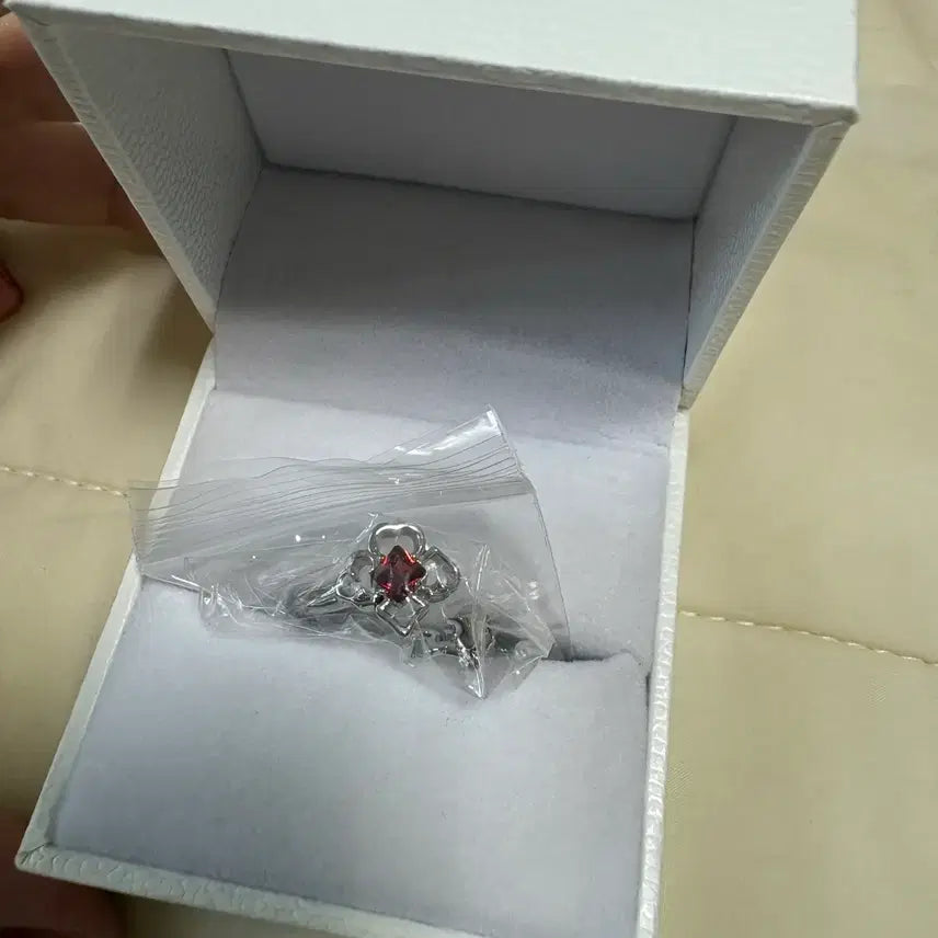 [BUNJANG] Ensemble Stars Hiiragi Ring + Postcard Set / 앙스타 히이로 5주년 반지+엽서 팔아요!