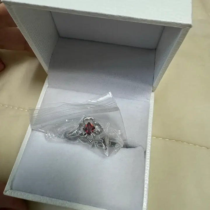 [BUNJANG] Ensemble Stars Hiiragi Ring + Postcard Set / 앙스타 히이로 5주년 반지+엽서 팔아요!