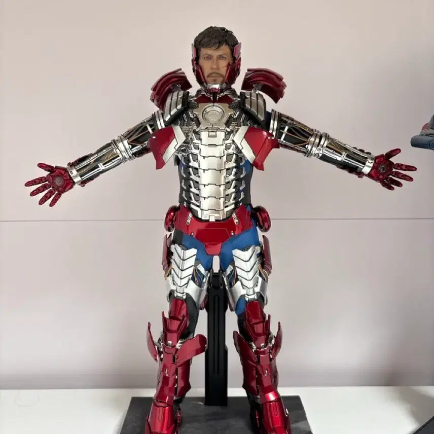 [BUNJANG] Hot Toys Iron Man Mark 43 (Suit Up Version) Action Figure / 핫토이 슈트업 아이언맨