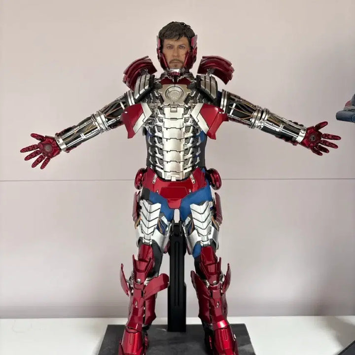 [BUNJANG] Hot Toys Iron Man Mark 43 (Suit Up Version) Action Figure / 핫토이 슈트업 아이언맨