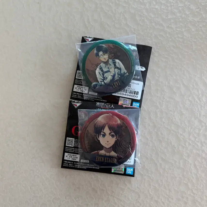 [BUNJANG] Attack on Titan Levi &amp; Eren Ichiban Kuji G Prize Can Badges (Bundle Set) / 진격의 거인 리바이 에렌 제일복권 G살 캔뱃지 두개 일괄
