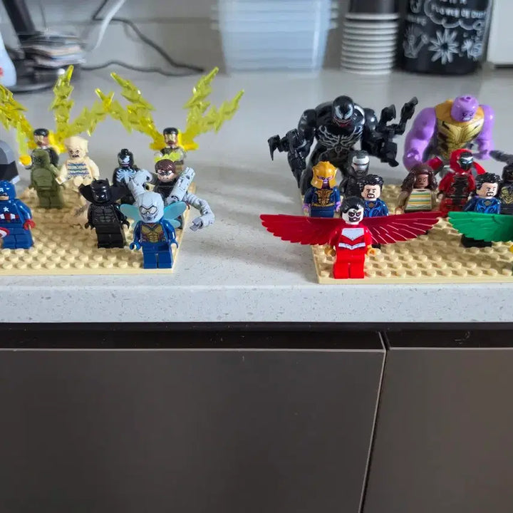 [BUNJANG] Marvel Avengers Mini Figure Set with Accessories / 레고 마블 어벤져스 미니피규어[24개]+베이비및 페이퍼토이