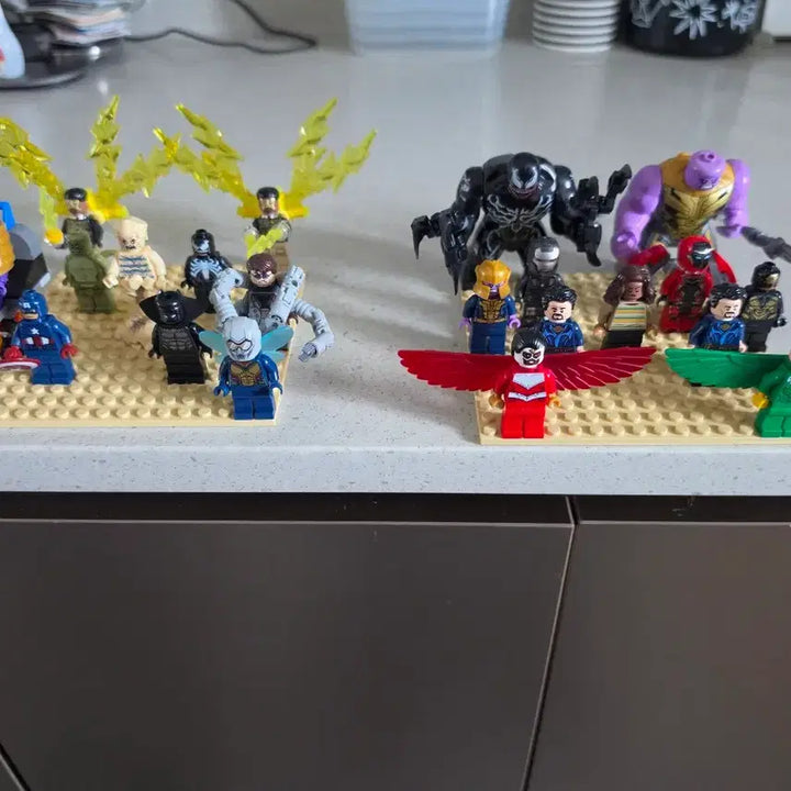 [BUNJANG] Marvel Avengers Mini Figure Set with Accessories / 레고 마블 어벤져스 미니피규어[24개]+베이비및 페이퍼토이