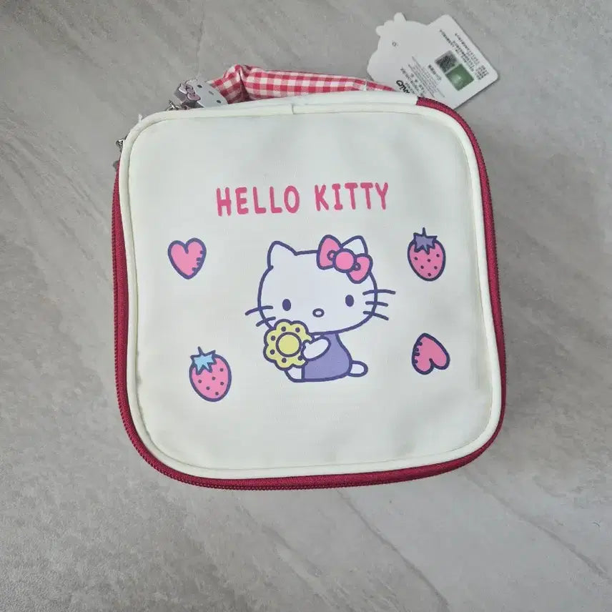 [BUNJANG] Sanrio Hello Kitty Red Pattern White Square Pouch (Authentic/New) / 산리오 헬로키티 레드패턴 흰색 사각 파우치(정품/새상품)