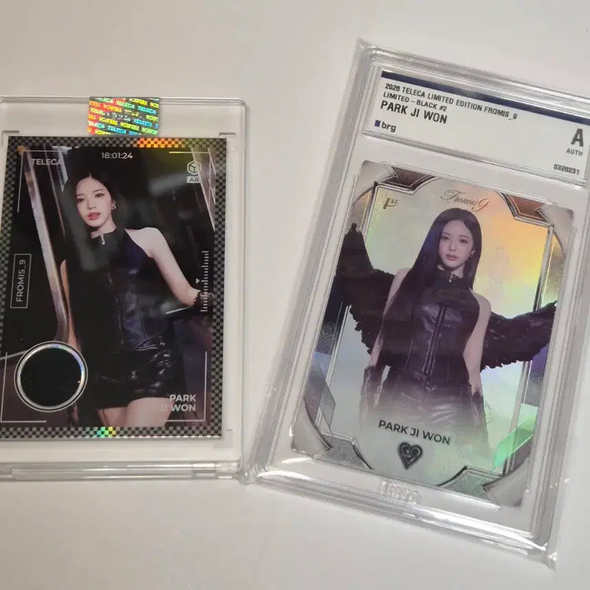 [BUNJANG] Fromis_9 Park Ji-won Signed Relic Card &amp; Black Graded Card Bundle / 테레카 프로미스나인 박지원 실착 후디 렐릭 카드 + 블랙 등급카드 묶음