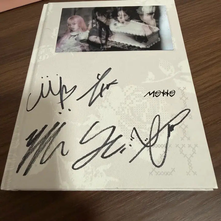 [BUNJANG] ITZY Motto Mini Album Signed (WTS) / 있지 (ITZY) 미니 비매 싸인 앨범 motto  양도합니다