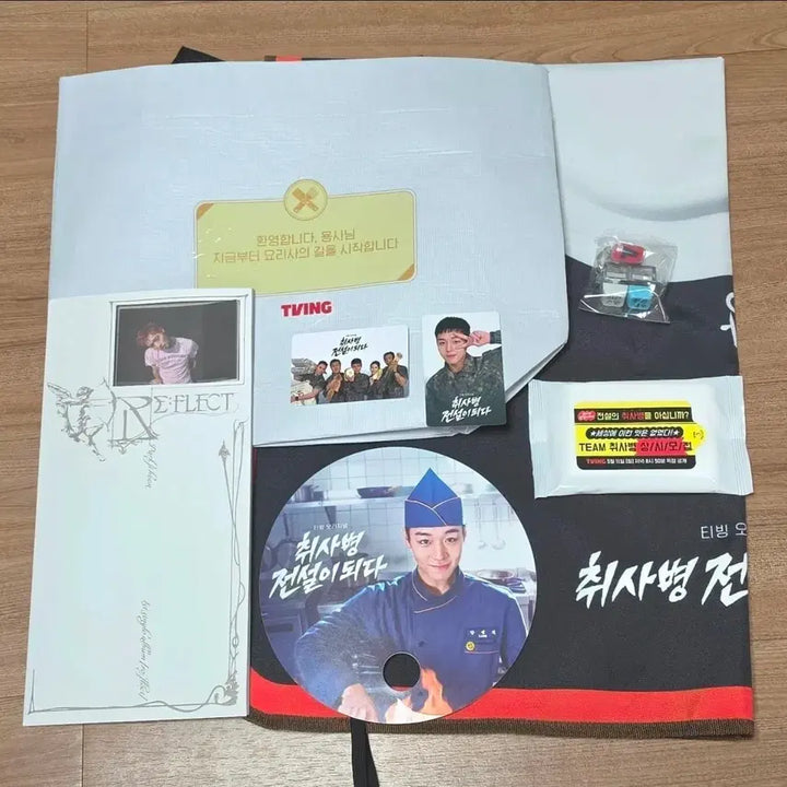 [BUNJANG] PARK JIHOON "Culinary Soldier Becomes a Legend" Pop-up Goods Set (Photocard, Keyring, Fan) / 박지훈 취사병 전설이되다 팝업 굿즈 키캡 키링 포카 포토카드 부채 강성재