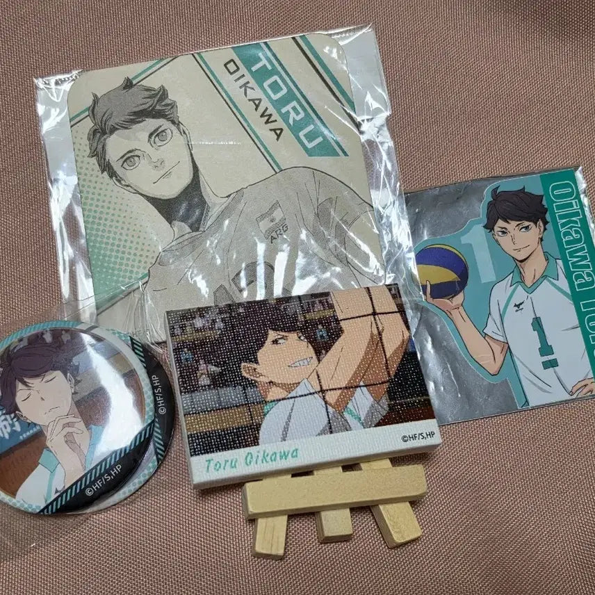 [BUNJANG] Haikyuu!! Oikawa Canvas Board, Can Badges, and Stickers Bundle / 하이큐 오이카와 캔뱃지 스티커 캔버스 보드 일괄