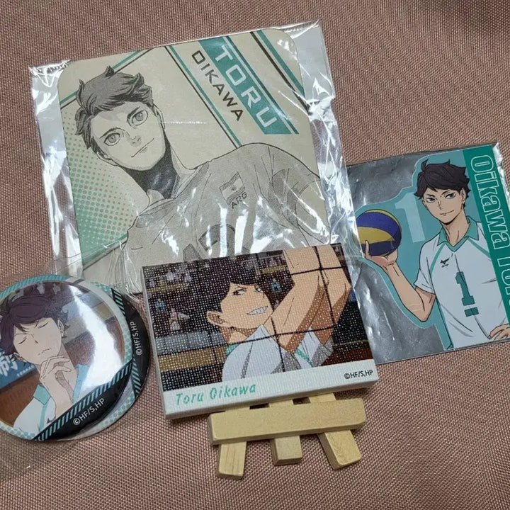 [BUNJANG] Haikyuu!! Oikawa Canvas Board, Can Badges, and Stickers Bundle / 하이큐 오이카와 캔뱃지 스티커 캔버스 보드 일괄
