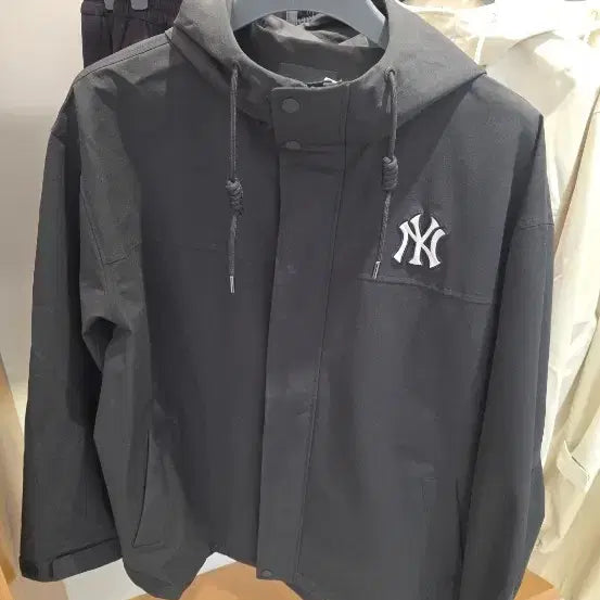 [BUNJANG] MLB Karina Windbreaker Jacket Black XXL / MLB 카리나가 입은 바람악이 기본 새상품 귀한거 저렴히판매해요