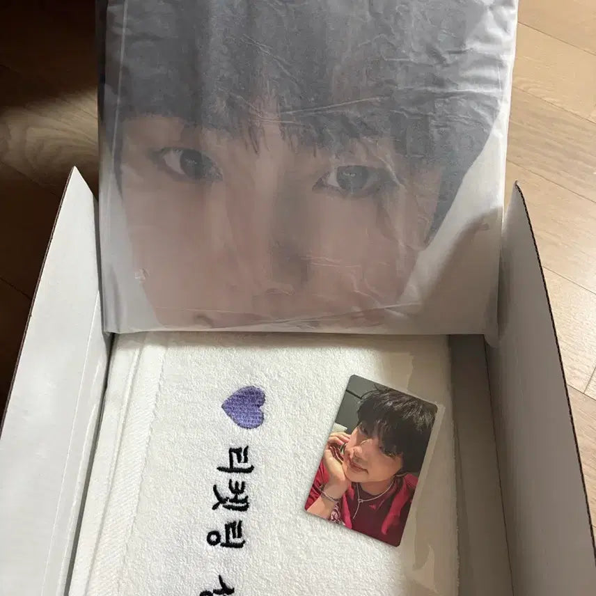 [BUNJANG] Jin Gift Photocard Set / 런석진 기프트 포카포함 박스만 개봉