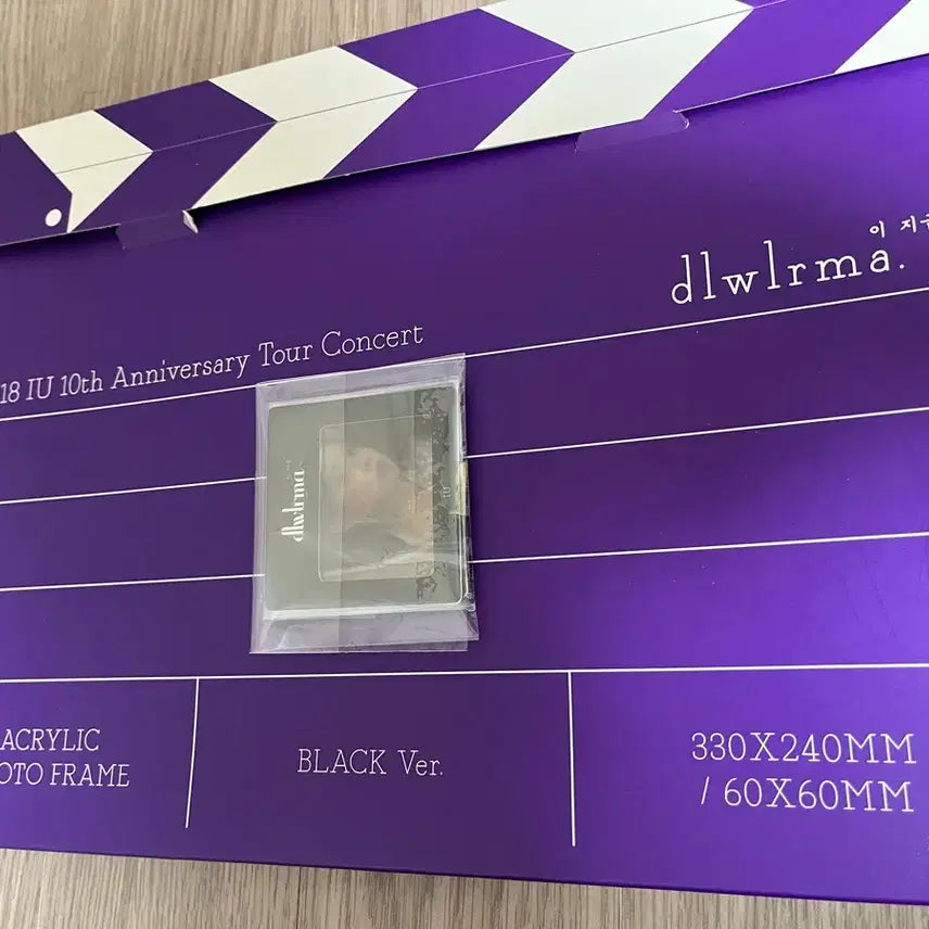 [BUNJANG] IU 10th Anniversary Acrylic Photo Frame + Mini Frame / 아이유 10주년 아크릴 포토프레임 + 미니액자