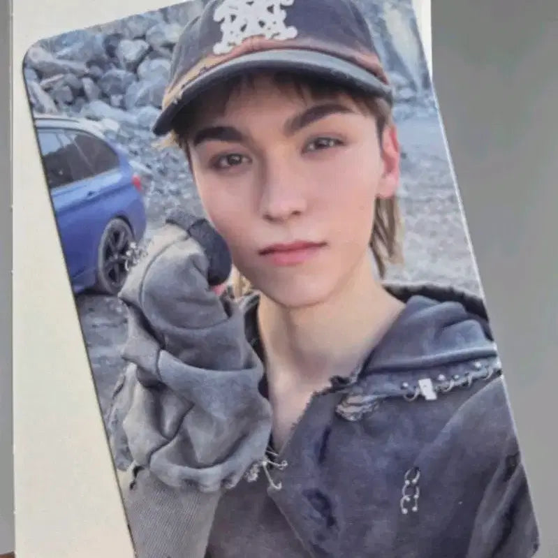 [BUNJANG] SEVENTEEN V8 Gongbang Vernon Photocard / V8 공방 포카 버논 포카 양도 (배송비포함)