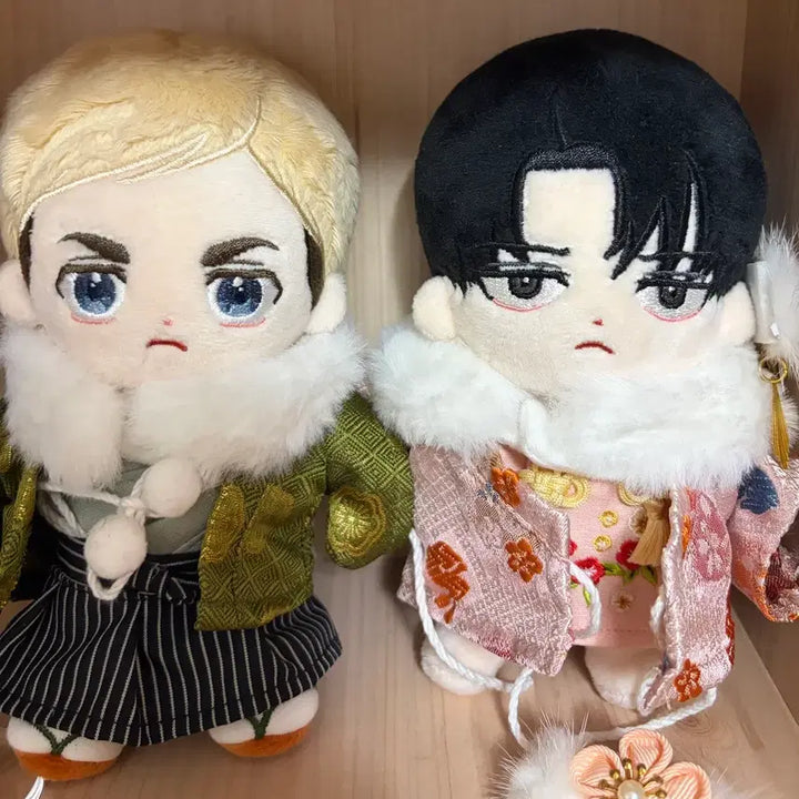 [BUNJANG] Attack on Titan Erwin Smith &amp; Levi Ackerman Nui-som Doll Set with Outfits / 옷포함)뽀단장 뽀병장 진격의 거인진격거 엘빈 리바이 누이솜인형솜깅 에루리