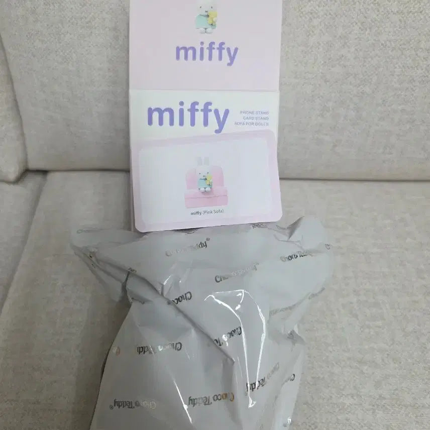 [BUNJANG] Miffy Pink Sofa Mini Figure Phone Stand / (단순개봉) 미피 핑크 소파 핸드폰 거치대