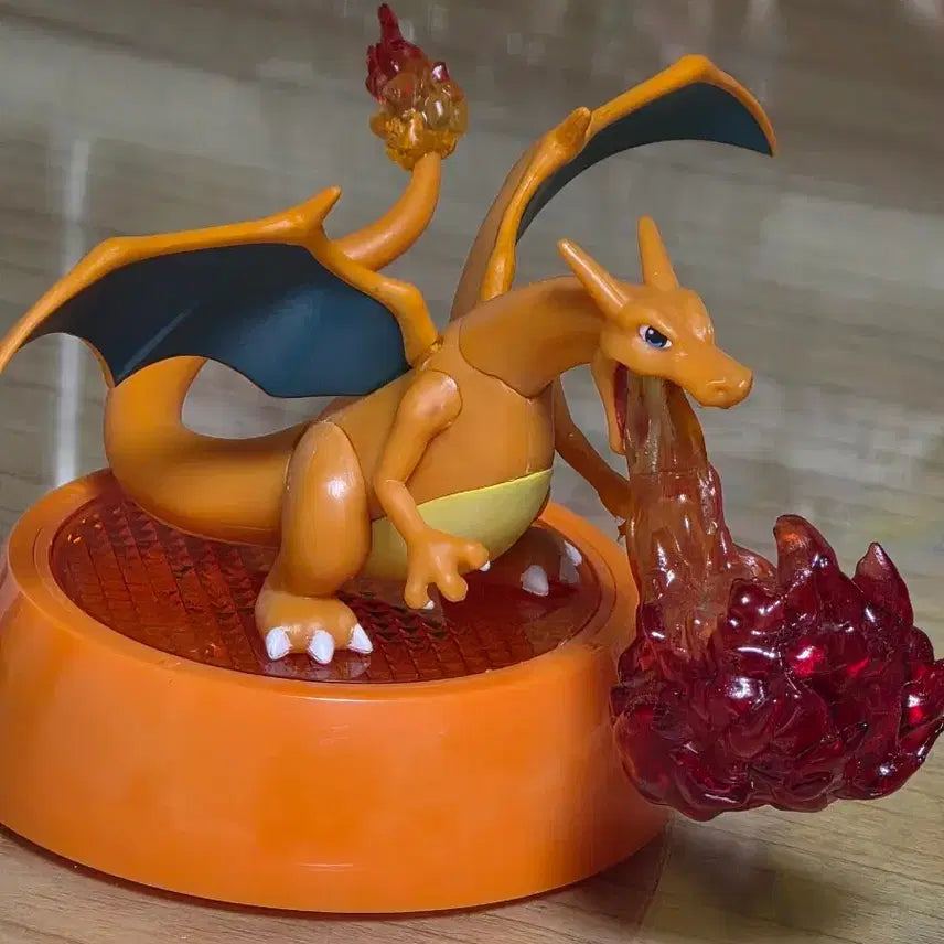 [BUNJANG] Pokemon Charizard Figure Gacha Shining Series Random Diorama / 포켓몬스터 리자몽 피규어 가챠 빛나는 시리즈 랜덤 디오라마