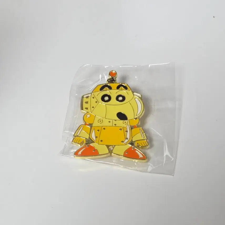 [BUNJANG] Crayon Shin-chan 30th Anniversary Robot Shin-chan Random Metal Badge / 짱구 30주년 랜덤 금속 뱃지 로봇 짱구