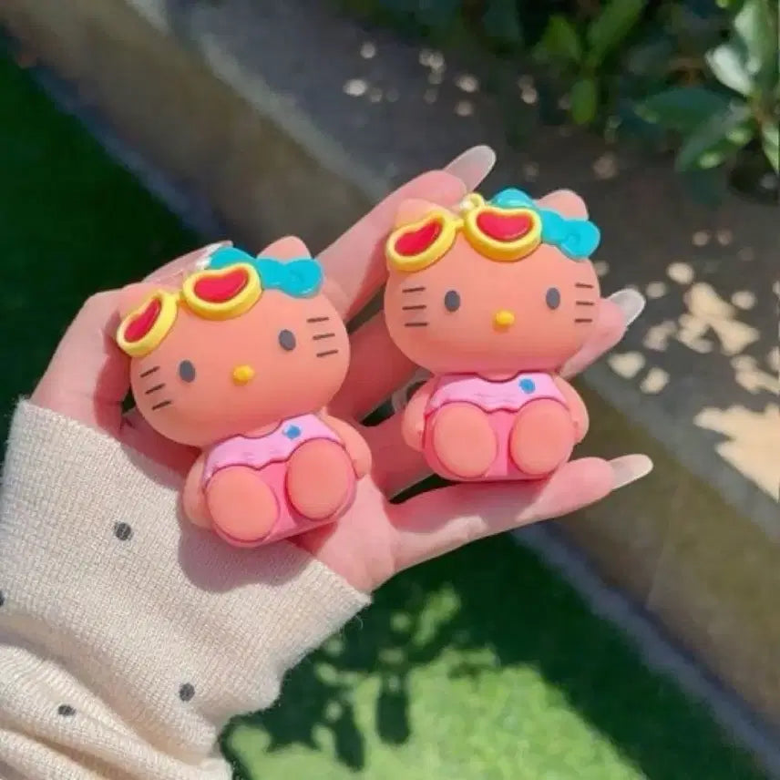[BUNJANG] Hello Kitty UV Color Changing Charm Keychain / 헬로키티 UV변색 키링(자외선 변색 헬로키티 태닝 키링)