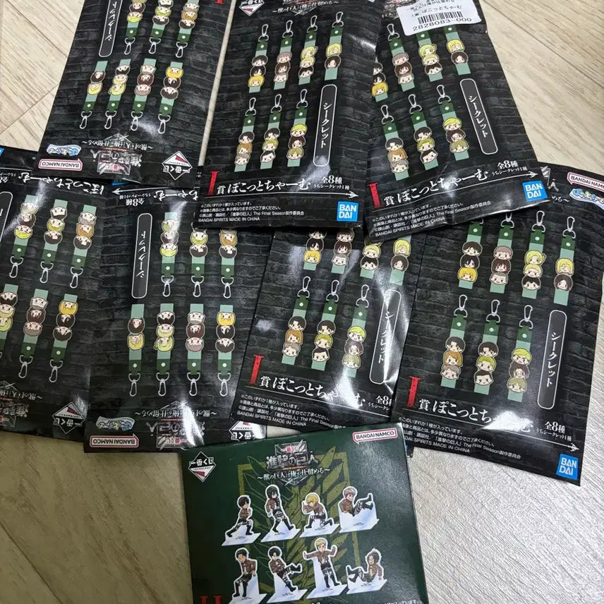 [BUNJANG] Attack on Titan Acrylic Stand &amp; Charm Set (Sealed) / 미개봉 진격의거인 하위상 세트