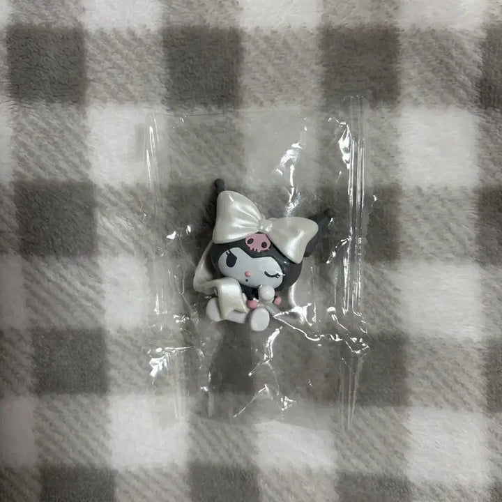 [BUNJANG] Sanrio Ballet Ribbon Figure Gacha Kuromi (Sealed) / 산리오 발레리본피규어가챠 쿠로미 미개봉