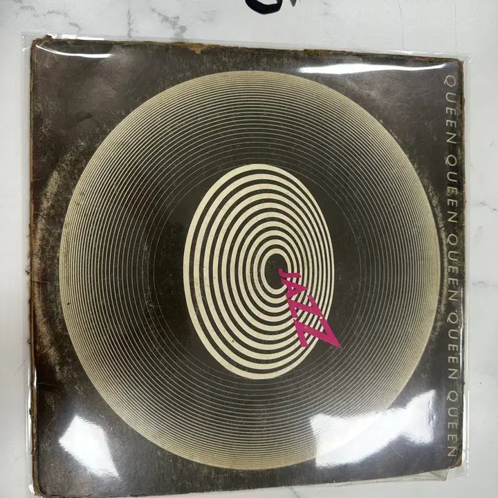 [BUNJANG] Queen JAZZ 1979 Oasis Records Original Licensed LP / **[팝 LP] 퀸 JAZZ 1979년 오아시스 오리지널 라이센스반**