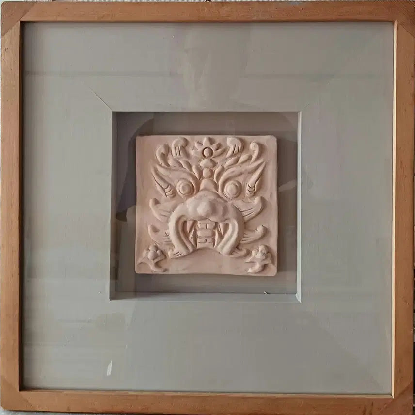 [BUNJANG] Park Yong-beom Terracotta Relief with Traditional Pattern - Gwimyeonwa / 액자 박용범의 전통문양 부조 테라코타 ㅡ 귀면와