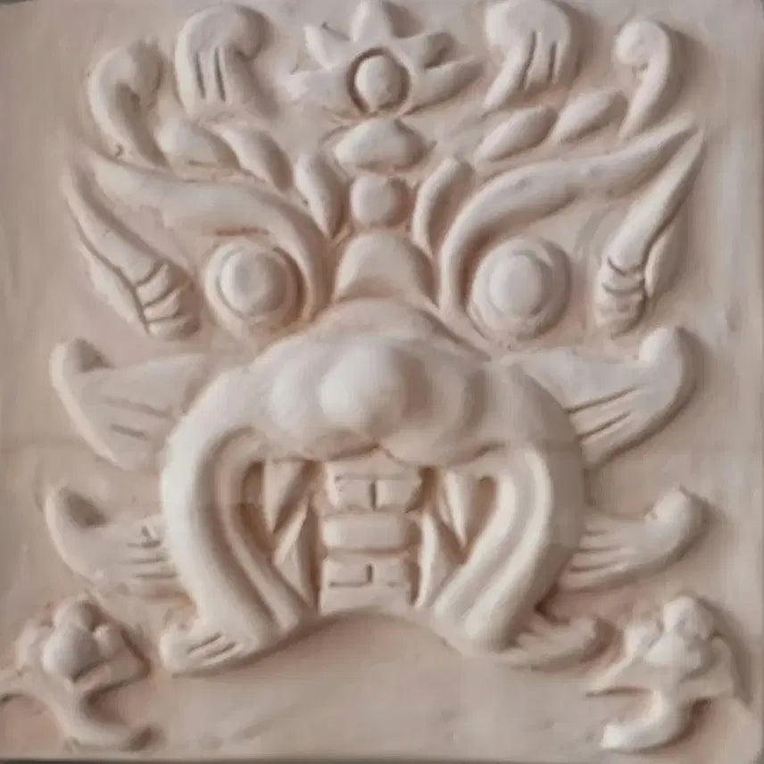 [BUNJANG] Park Yong-beom Terracotta Relief with Traditional Pattern - Gwimyeonwa / 액자 박용범의 전통문양 부조 테라코타 ㅡ 귀면와