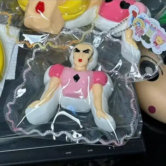 [BUNJANG] Crayon Shin-chan: The Storm Called! Operation Golden Spy Malin Gummy Keyring Bundle Set / 짱구는 못말려 핸더랜드의 대모험 중성마녀 말랑이