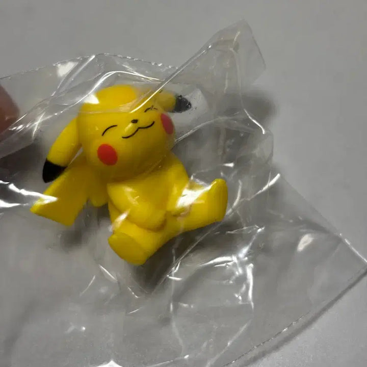 [BUNJANG] Pokemon "Monster Ball Ice" Pikachu Figure / 포켓몬 몬스터볼 아이스 피카츄 피규어