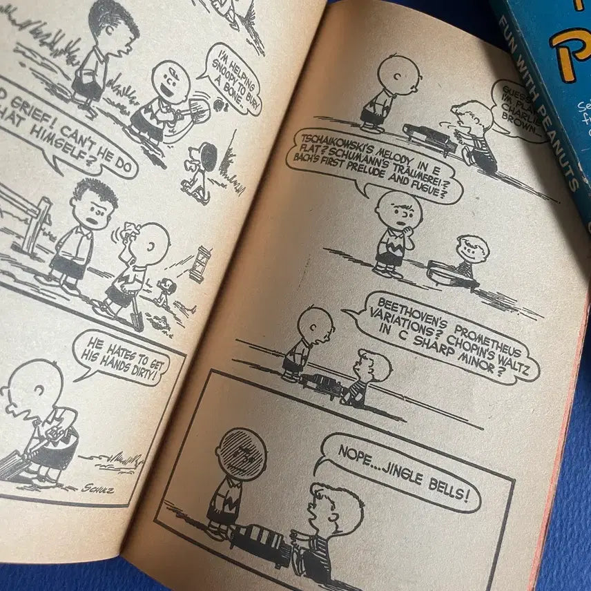 [BUNJANG] 1950s Peanuts Snoopy Book White Cover / 1950s/화이트컬러표지가귀엽고 유니크한 스누피북rare