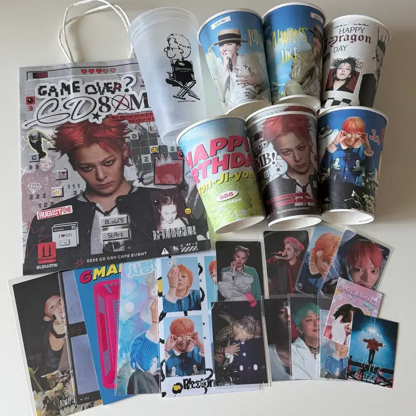 [BUNJANG] G-Dragon Cafe Goods Bundle Set / 지드래곤 생카 굿즈(컵홀더, 엽서, 포카, 스티커, 쇼핑백)
