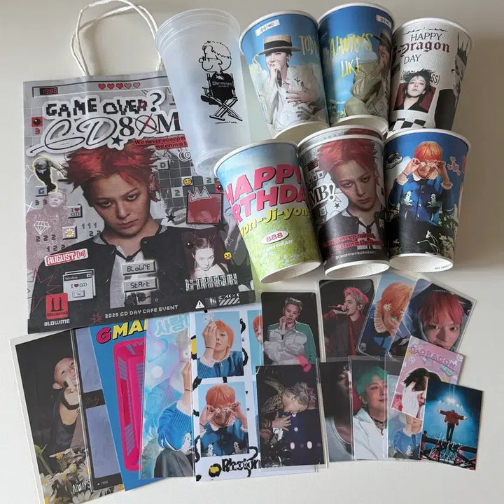 [BUNJANG] G-Dragon Cafe Goods Bundle Set / 지드래곤 생카 굿즈(컵홀더, 엽서, 포카, 스티커, 쇼핑백)