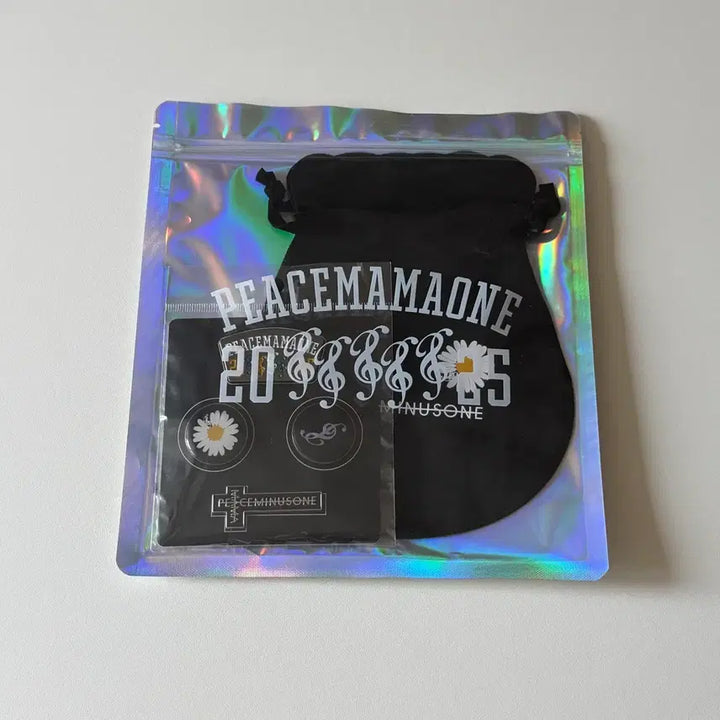 [BUNJANG] PEACEMINUSONE Mama Awards Collaboration Badge Set / 피스마마원 뱃지 세트(피스마이너스원 마마어워즈 콜라보)