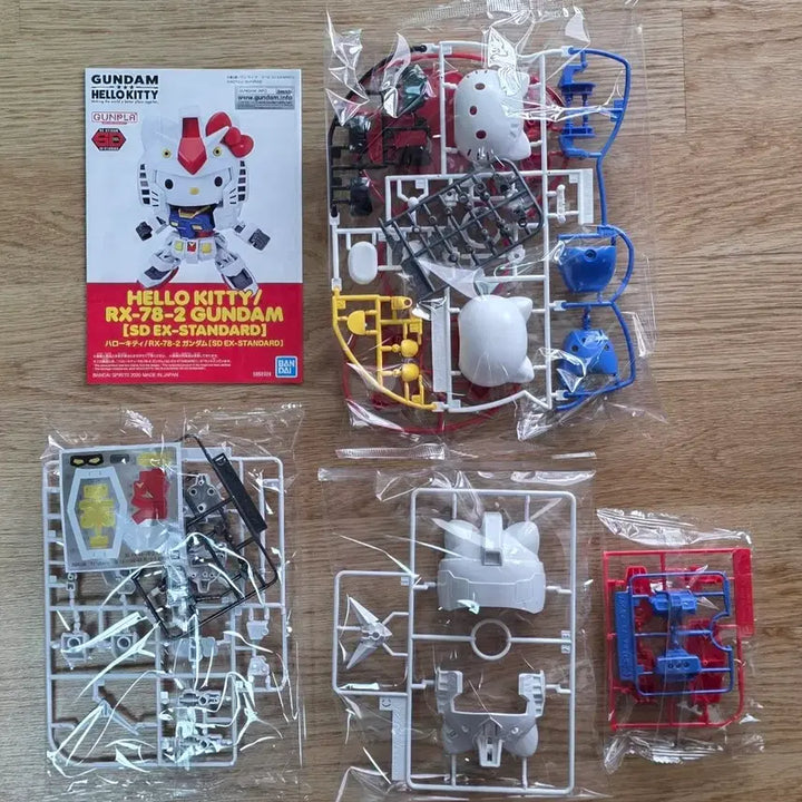 [BUNJANG] Bandai Genuine Kitty Gundam Hello Kitty Sanrio Collaboration Model / 반다이 건담 정품 키티건담 헬로키티 산리오 팝니다