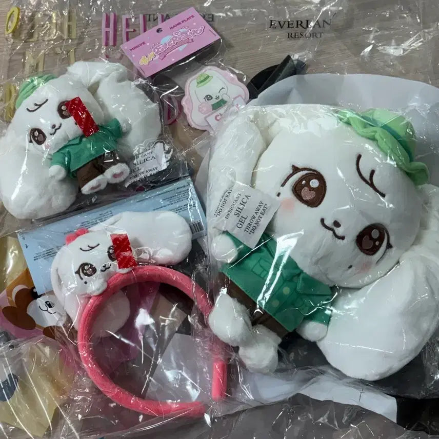 [BUNJANG] Wonyoung (Cheri) Everland MiniV Cast Plus Doll / 원영(체리) 에버랜드 미니브 캐스트 플러스 인형(키링 아님)