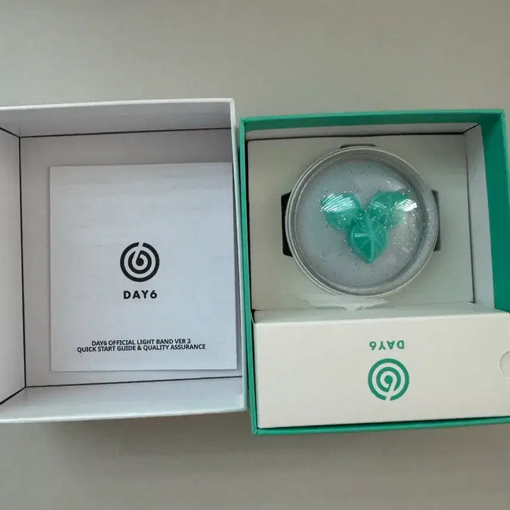 [BUNJANG] DAY6 Made in World Ver.3 Official Lightstick / DAY6 공식 응원봉 마데워치 Ver.3 미사용 풀박스