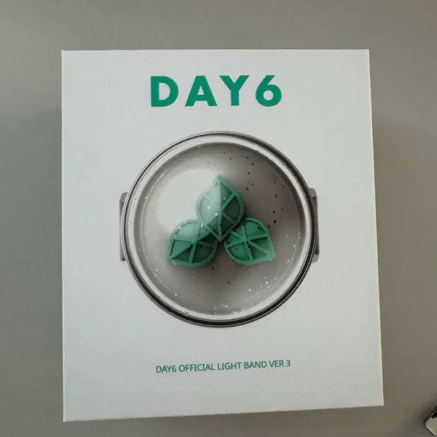 [BUNJANG] DAY6 Made in World Ver.3 Official Lightstick / DAY6 공식 응원봉 마데워치 Ver.3 미사용 풀박스