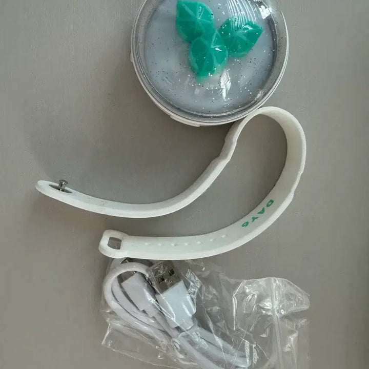 [BUNJANG] DAY6 Made in World Ver.3 Official Lightstick / DAY6 공식 응원봉 마데워치 Ver.3 미사용 풀박스