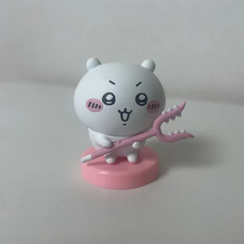 [BUNJANG] Chiikawa Character Figure with Horned Weapon / 먼작귀 치이카와 피규어